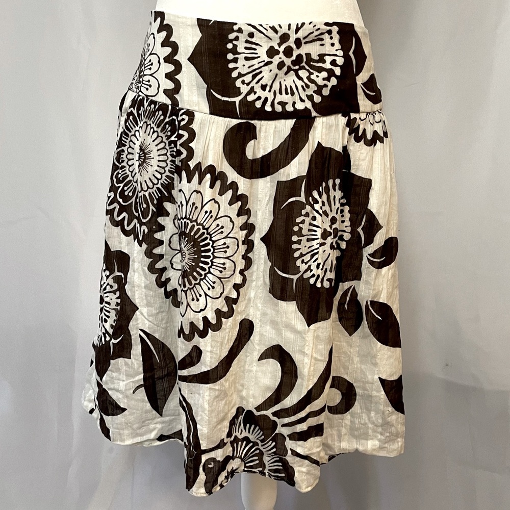 Studio Y Flowered Knee Length Skirt